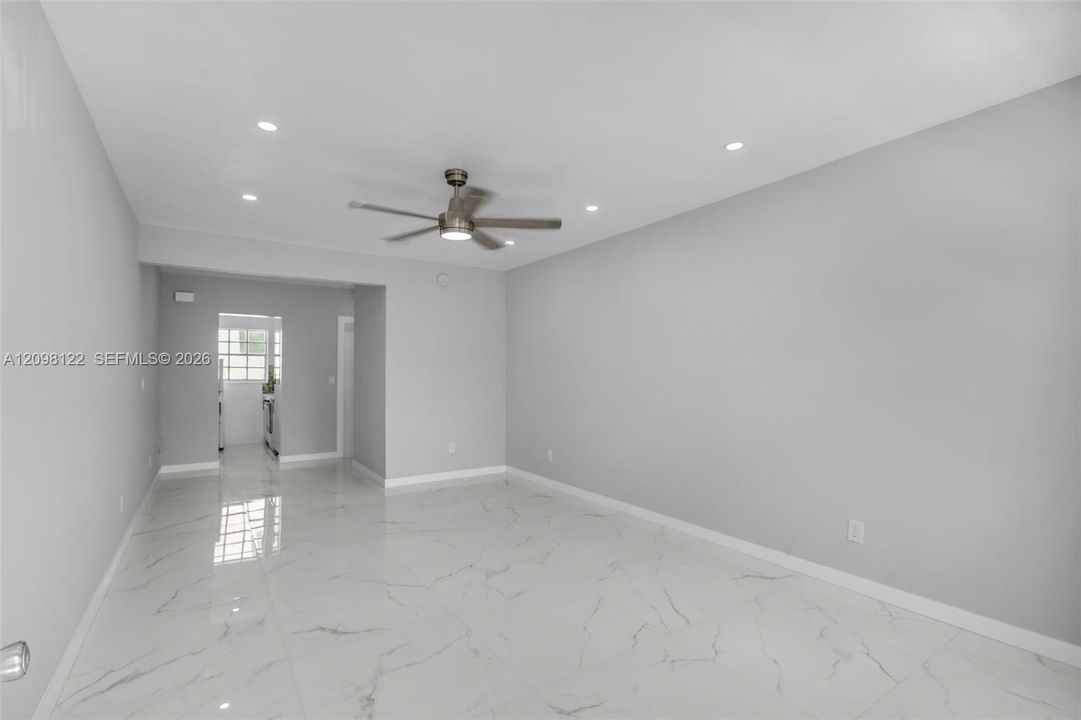 For Sale: $200,000 (0 beds, 1 baths, 400 Square Feet)