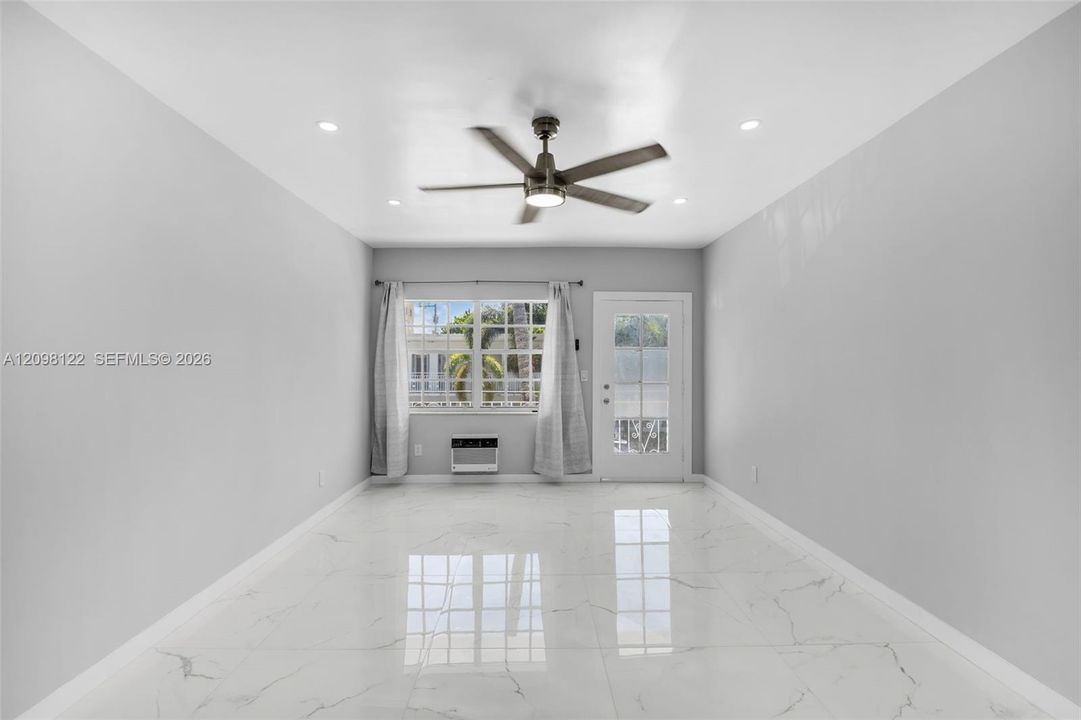For Sale: $200,000 (0 beds, 1 baths, 400 Square Feet)