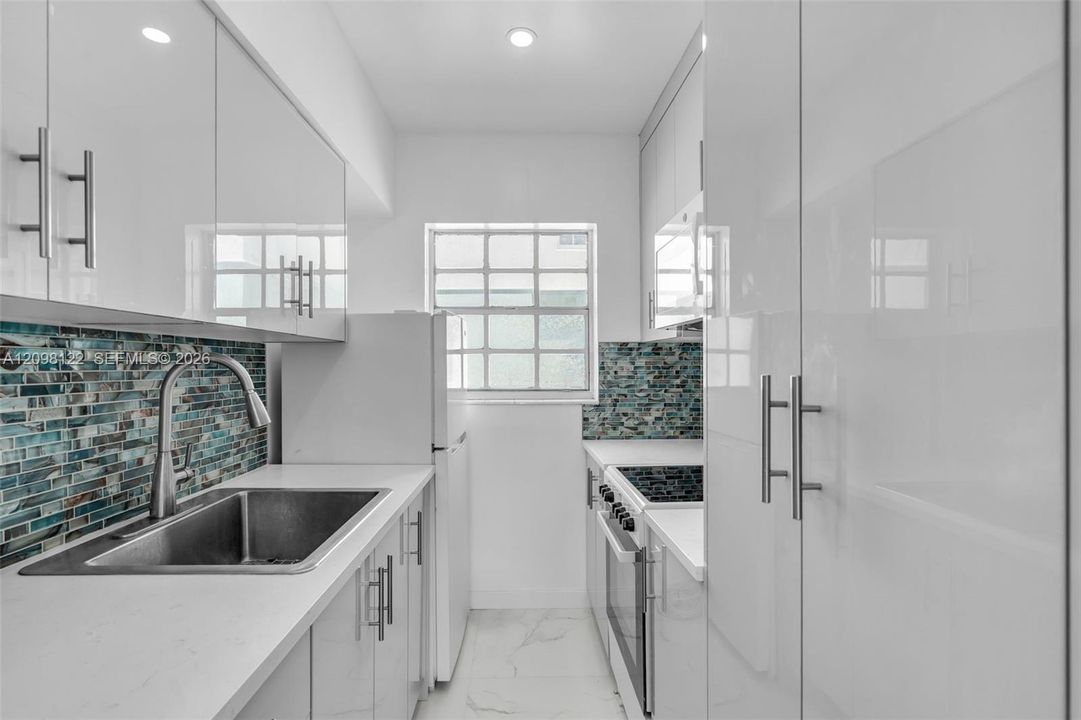 For Sale: $200,000 (0 beds, 1 baths, 400 Square Feet)