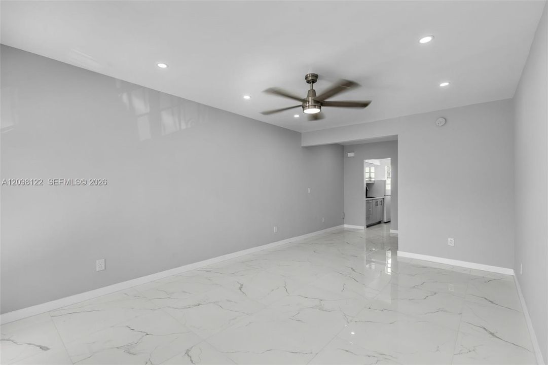 For Sale: $200,000 (0 beds, 1 baths, 400 Square Feet)