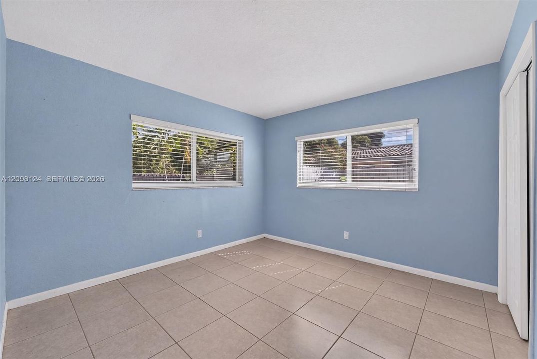 For Sale: $425,000 (2 beds, 1 baths, 1014 Square Feet)
