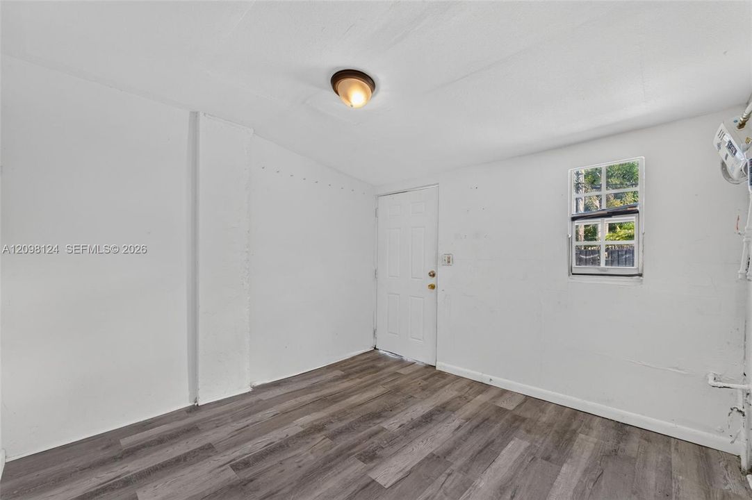 For Sale: $425,000 (2 beds, 1 baths, 1014 Square Feet)