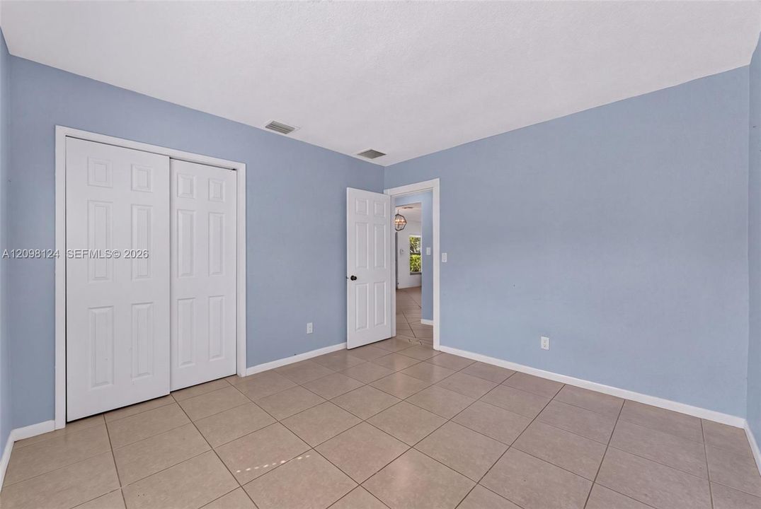 For Sale: $425,000 (2 beds, 1 baths, 1014 Square Feet)