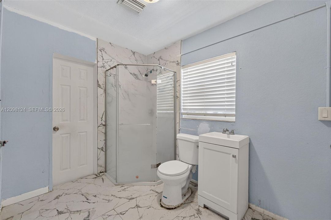 For Sale: $425,000 (2 beds, 1 baths, 1014 Square Feet)