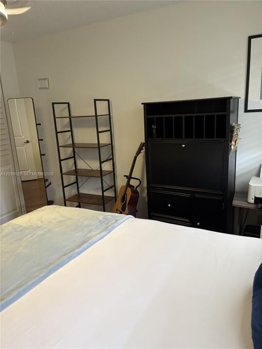В аренду: $4,000 (2 спален, 2 ванн, 1094 Квадратных фут)