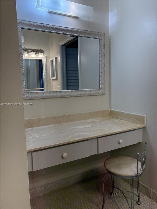 В аренду: $4,000 (2 спален, 2 ванн, 1094 Квадратных фут)