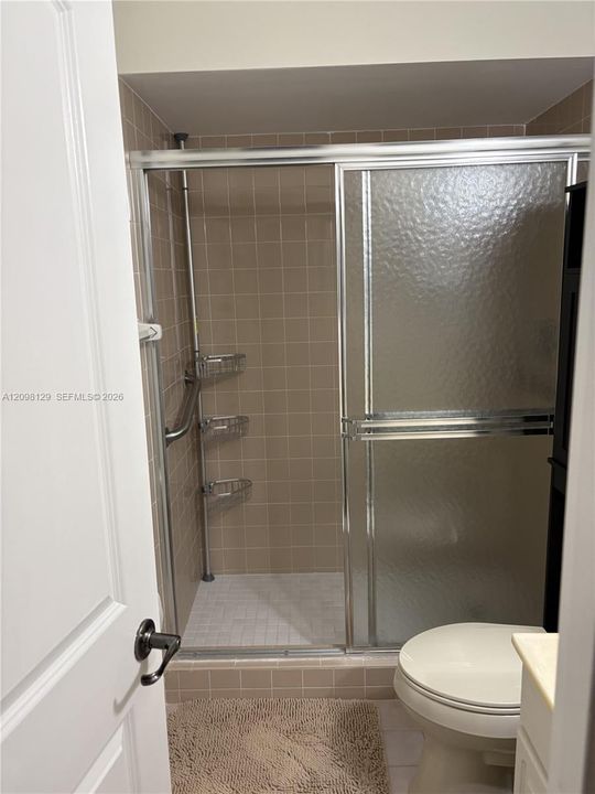 В аренду: $4,000 (2 спален, 2 ванн, 1094 Квадратных фут)