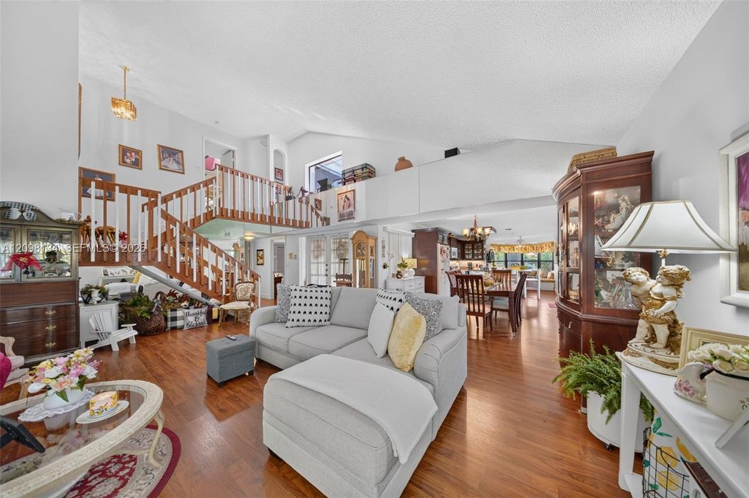 For Sale: $999,000 (4 beds, 3 baths, 2613 Square Feet)