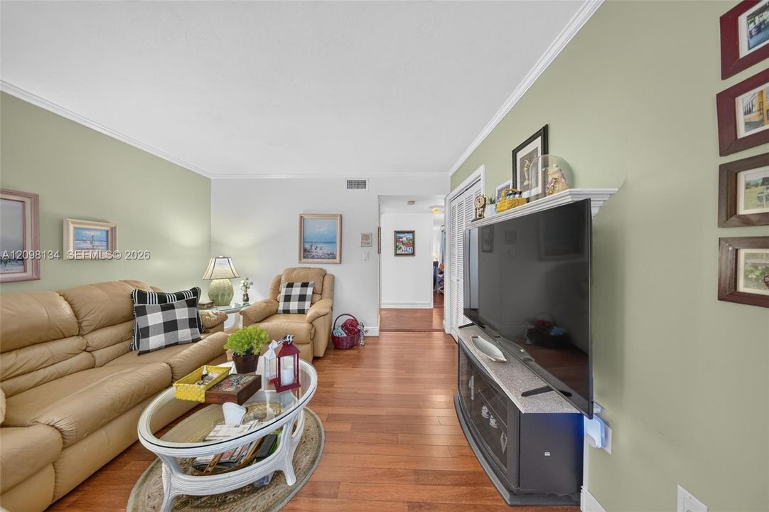 For Sale: $999,000 (4 beds, 3 baths, 2613 Square Feet)
