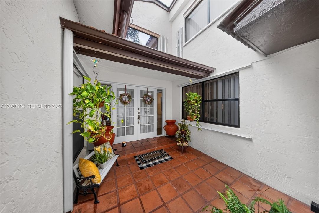 For Sale: $999,000 (4 beds, 3 baths, 2613 Square Feet)