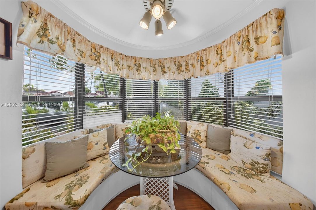 For Sale: $999,000 (4 beds, 3 baths, 2613 Square Feet)