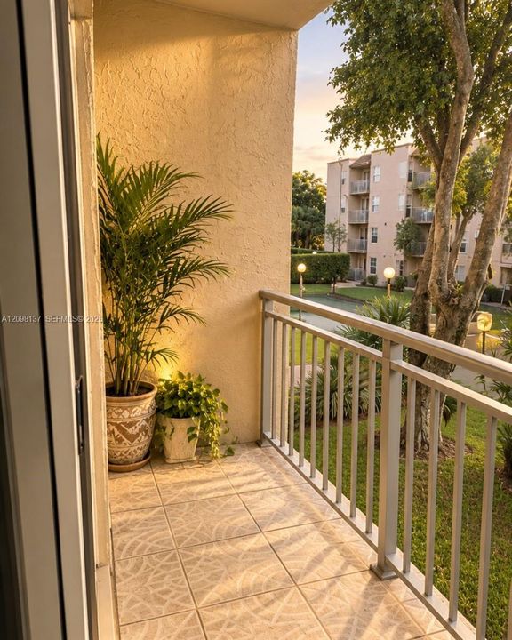 For Sale: $239,900 (2 beds, 2 baths, 782 Square Feet)