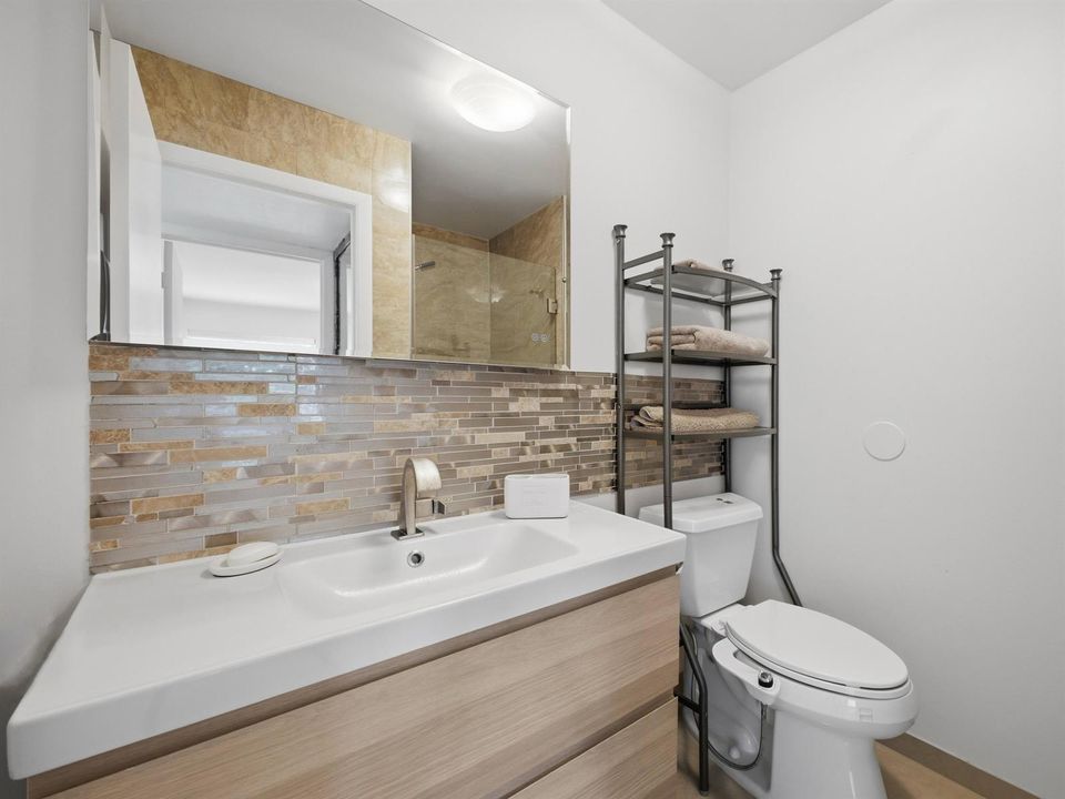 BAthroom 1 Vanity