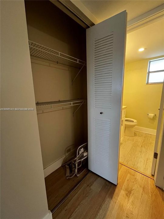 For Rent: $2,200 (1 beds, 1 baths, 1149 Square Feet)