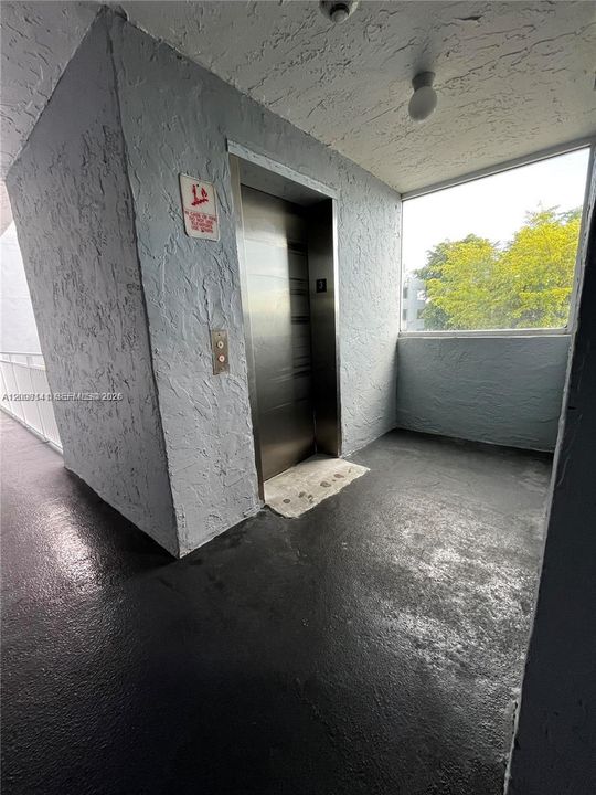For Rent: $2,200 (1 beds, 1 baths, 1149 Square Feet)