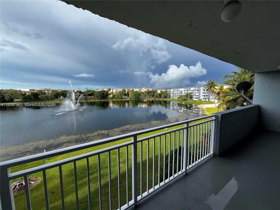 For Rent: $2,200 (1 beds, 1 baths, 1149 Square Feet)