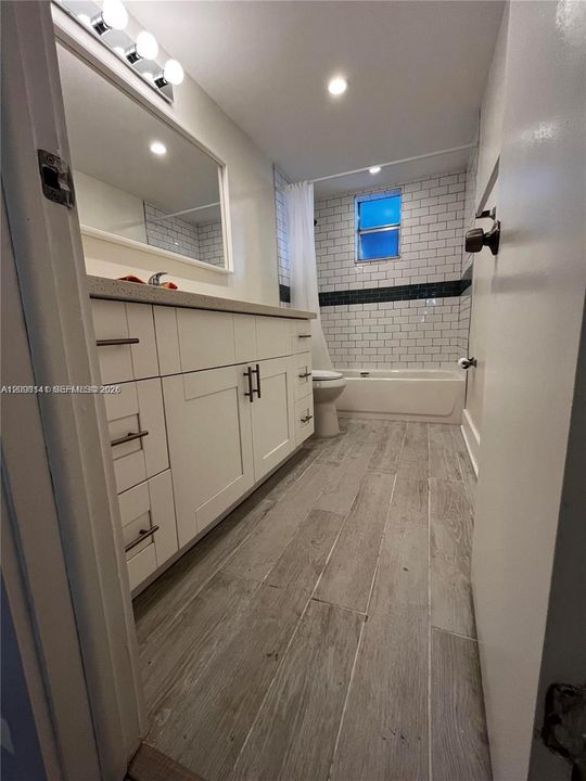 For Rent: $2,200 (1 beds, 1 baths, 1149 Square Feet)