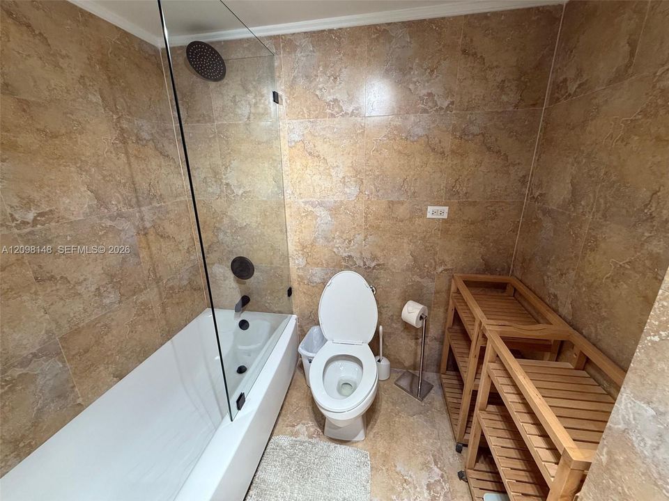 For Sale: $690,000 (2 beds, 2 baths, 1081 Square Feet)