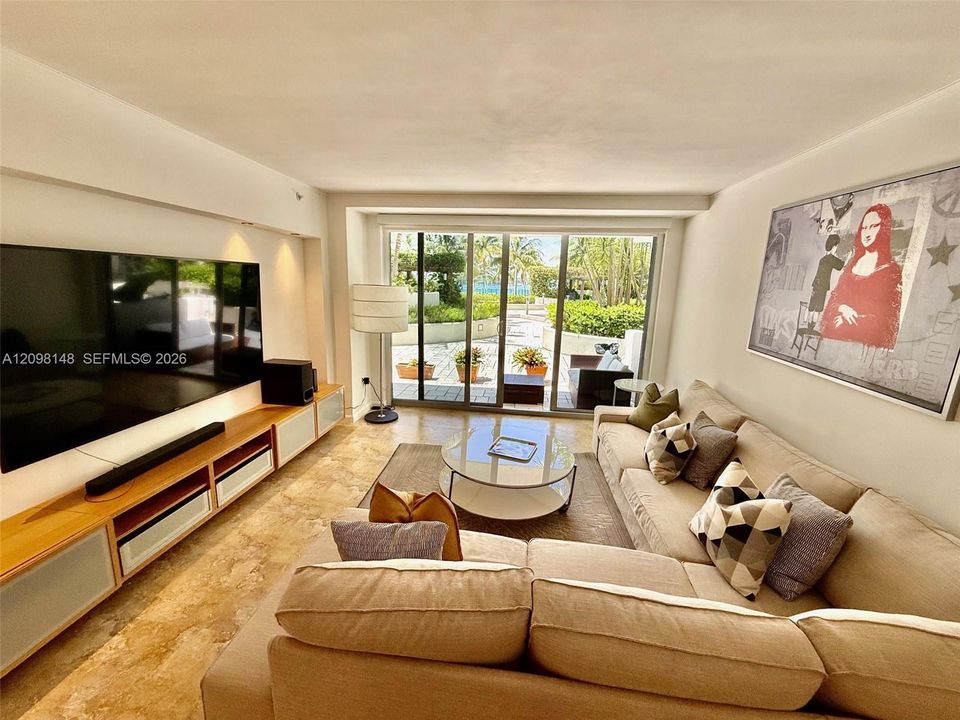 For Sale: $690,000 (2 beds, 2 baths, 1081 Square Feet)
