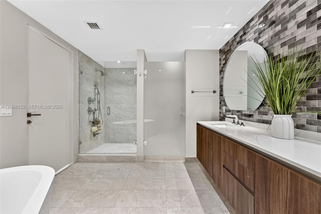 For Rent: $18,000 (3 beds, 4 baths, 2018 Square Feet)