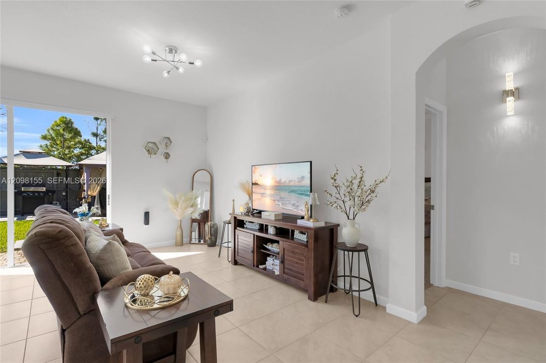 En Venta: $599,000 (3 camas, 2 baños, 1698 Pies cuadrados)
