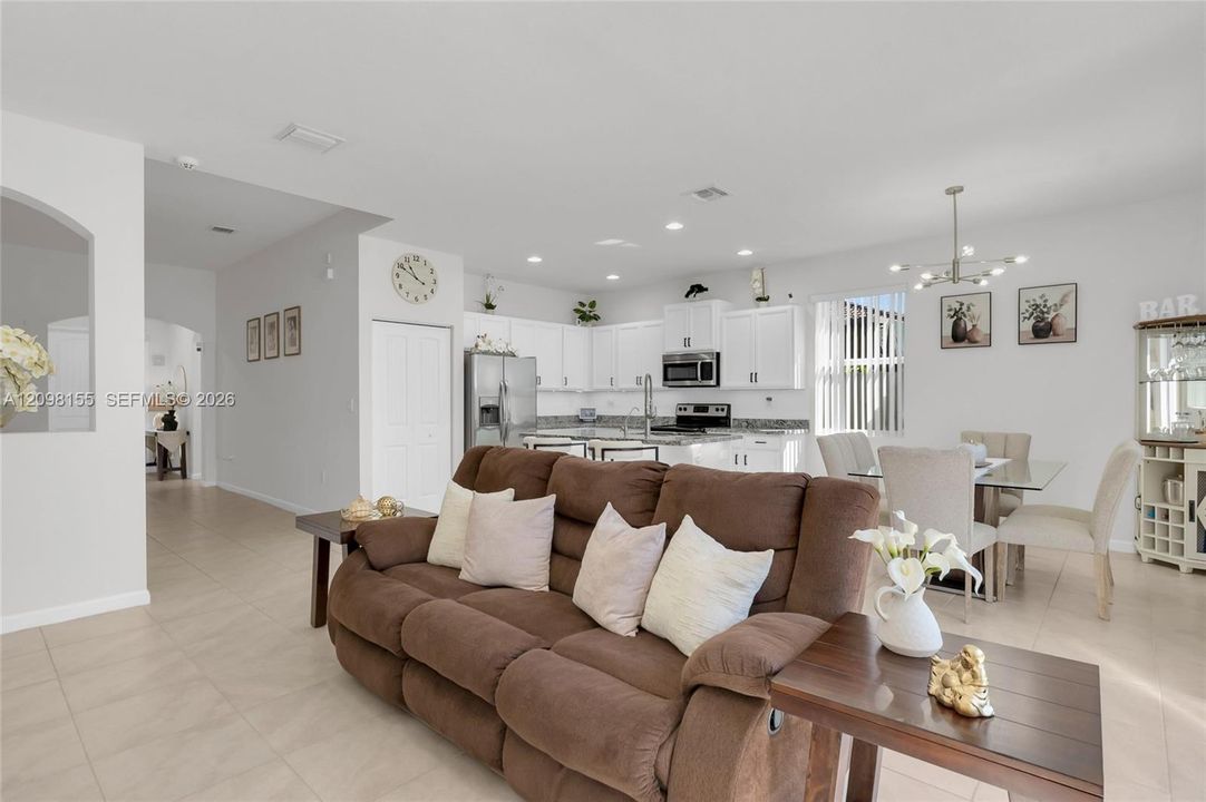 En Venta: $599,000 (3 camas, 2 baños, 1698 Pies cuadrados)