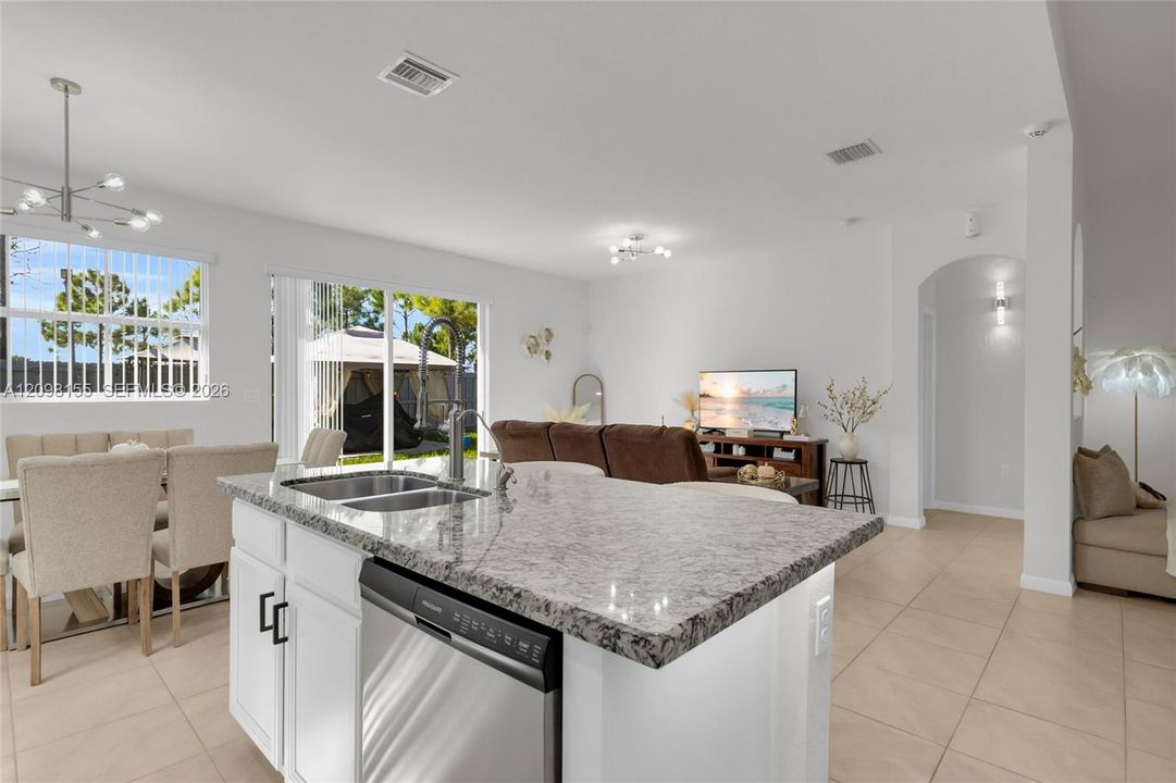 En Venta: $599,000 (3 camas, 2 baños, 1698 Pies cuadrados)