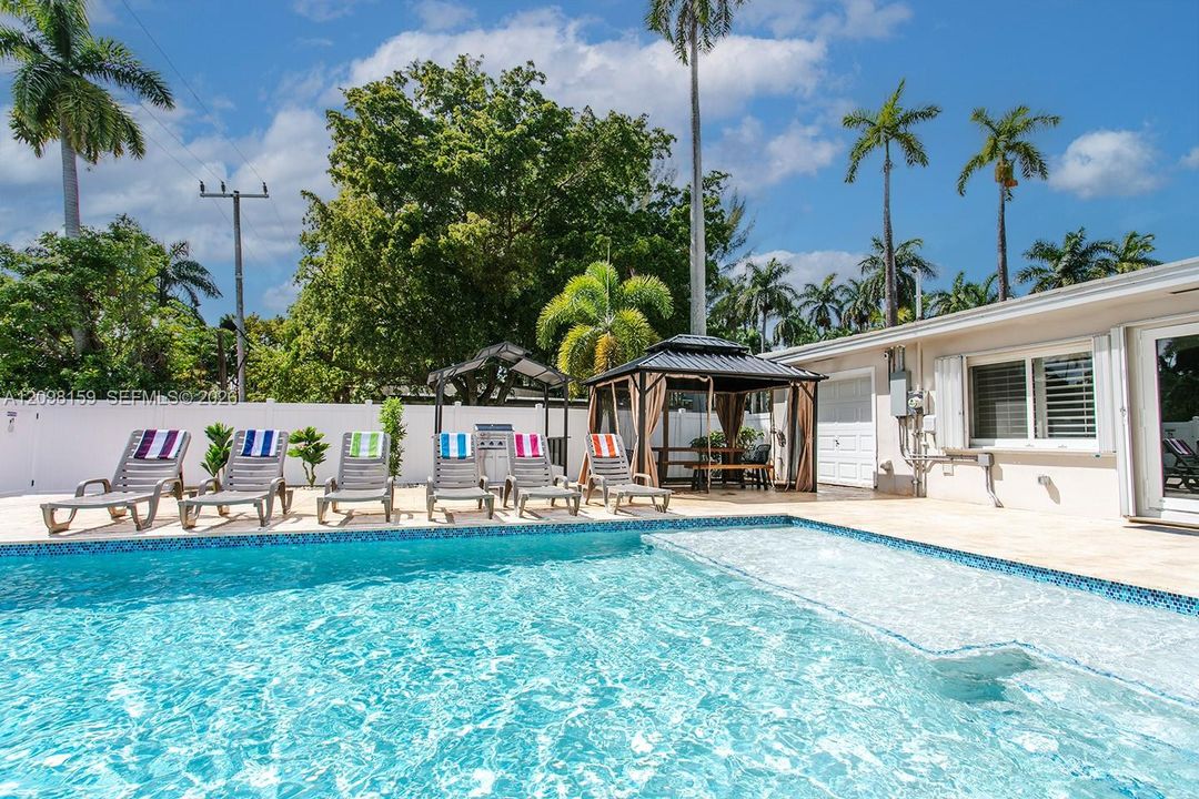 For Rent: $6,300 (3 beds, 2 baths, 1499 Square Feet)