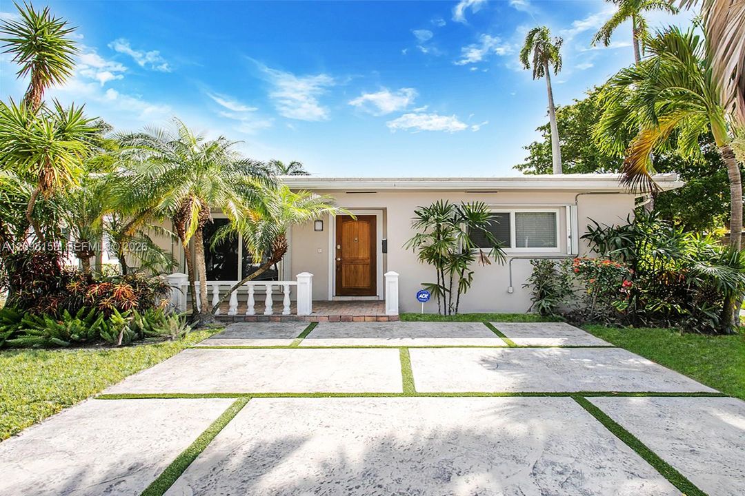For Rent: $6,300 (3 beds, 2 baths, 1499 Square Feet)