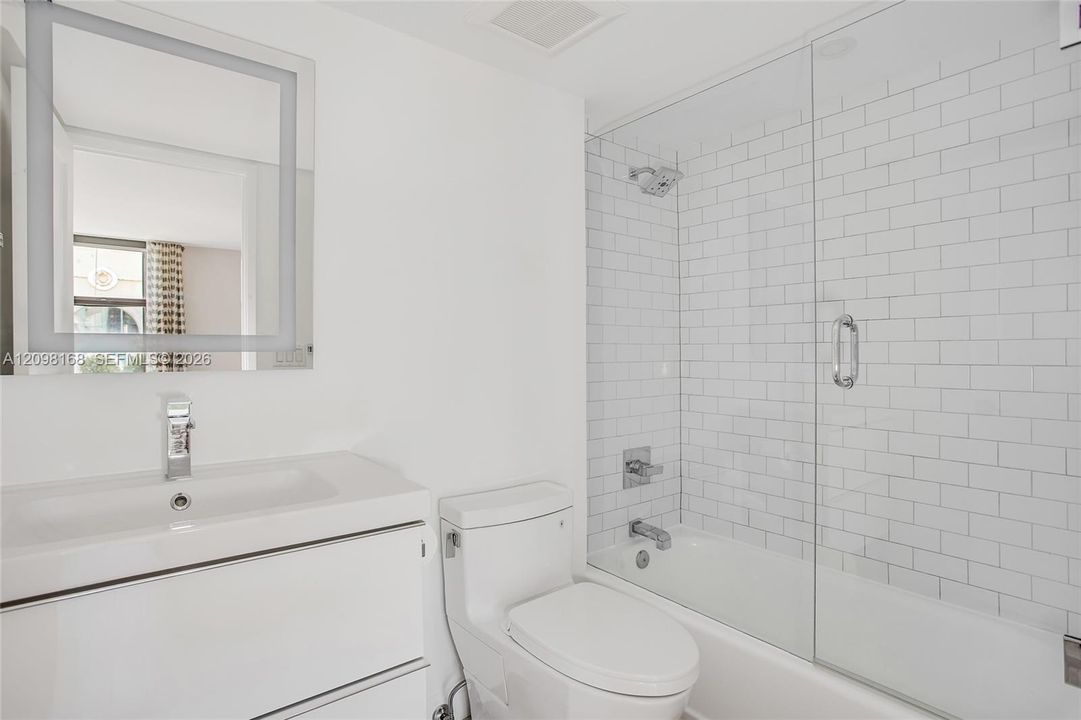 For Rent: $4,950 (2 beds, 2 baths, 1411 Square Feet)