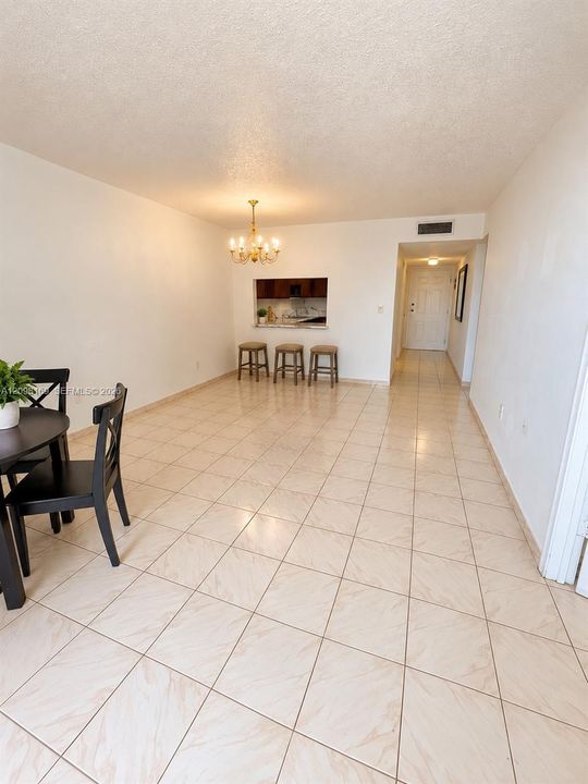 For Rent: $2,100 (2 beds, 2 baths, 960 Square Feet)