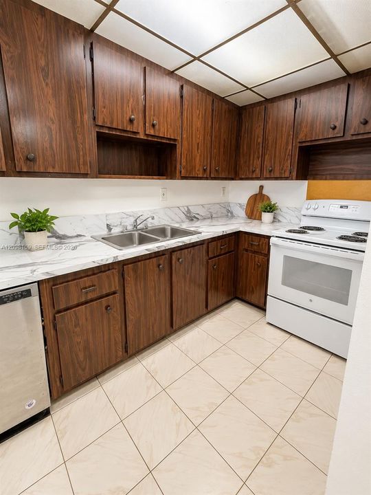 For Rent: $2,100 (2 beds, 2 baths, 960 Square Feet)