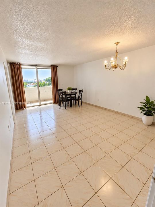 For Rent: $2,100 (2 beds, 2 baths, 960 Square Feet)