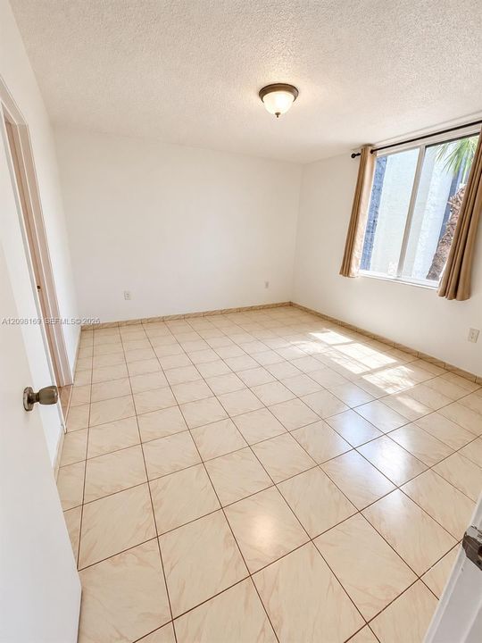 For Rent: $2,100 (2 beds, 2 baths, 960 Square Feet)