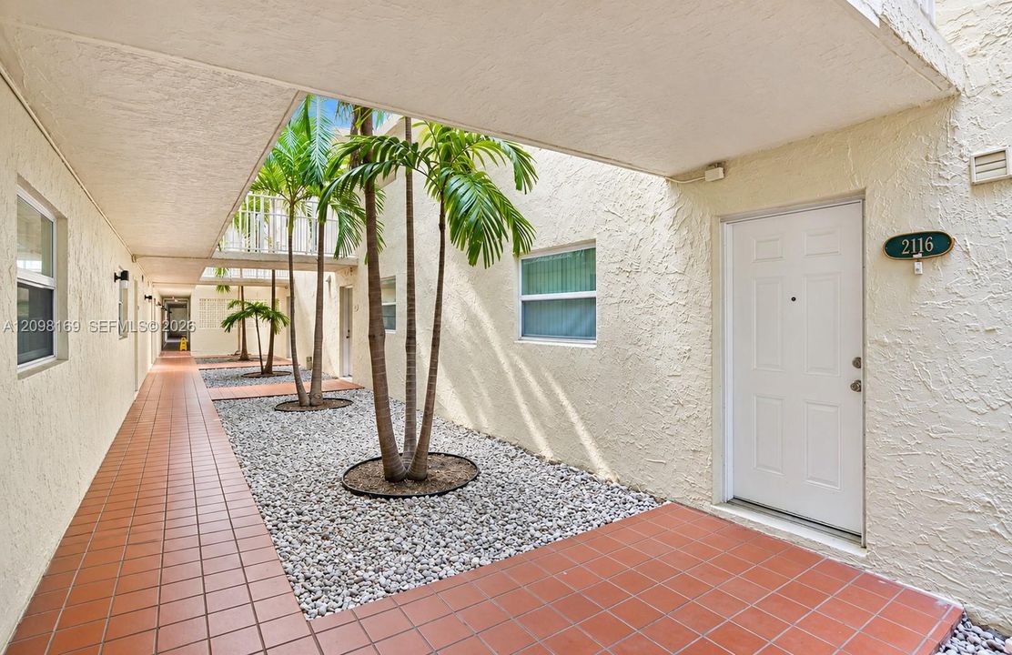 For Rent: $2,100 (2 beds, 2 baths, 960 Square Feet)