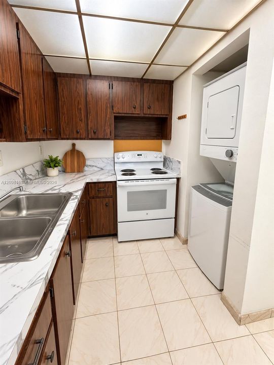 For Rent: $2,100 (2 beds, 2 baths, 960 Square Feet)