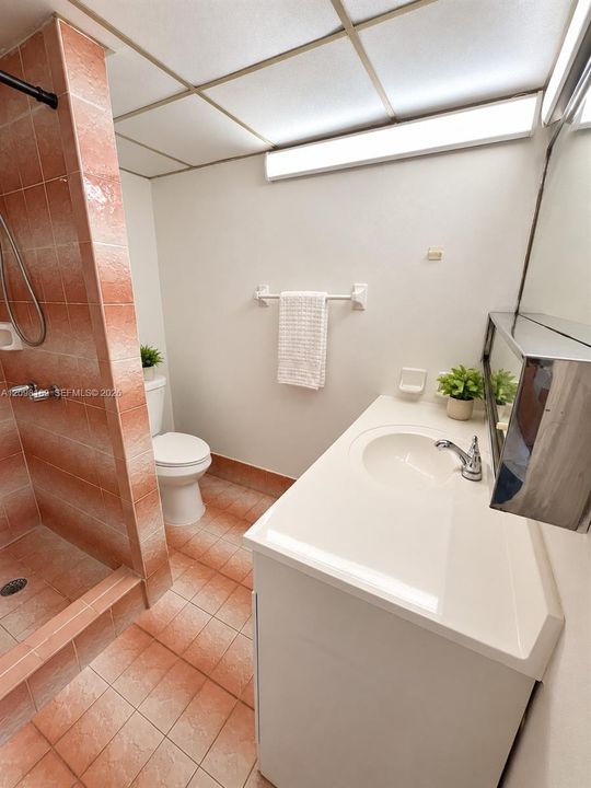 For Rent: $2,100 (2 beds, 2 baths, 960 Square Feet)