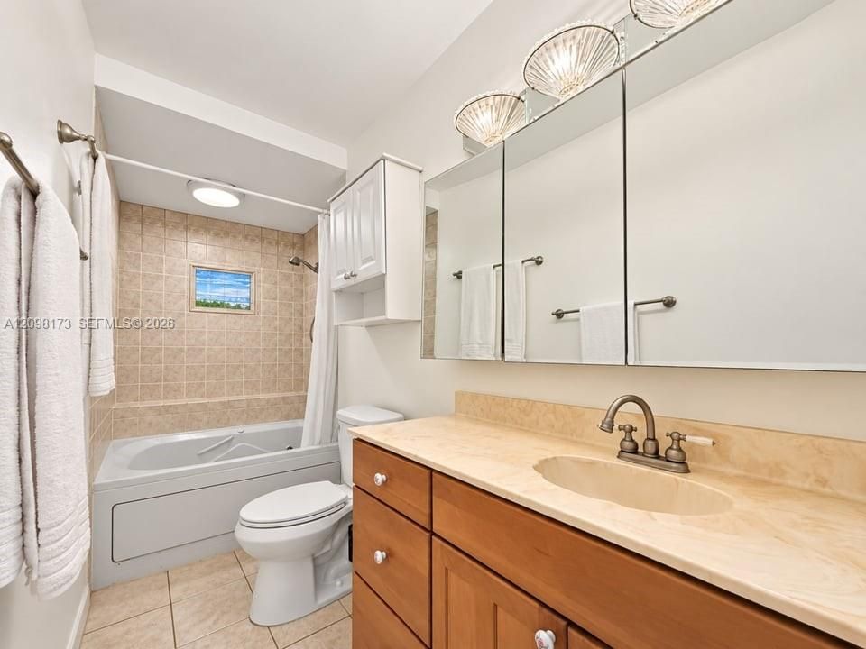 For Sale: $979,000 (3 beds, 2 baths, 1599 Square Feet)