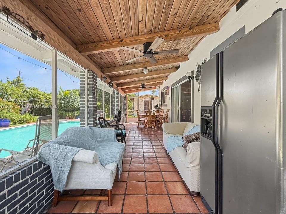 For Sale: $979,000 (3 beds, 2 baths, 1599 Square Feet)