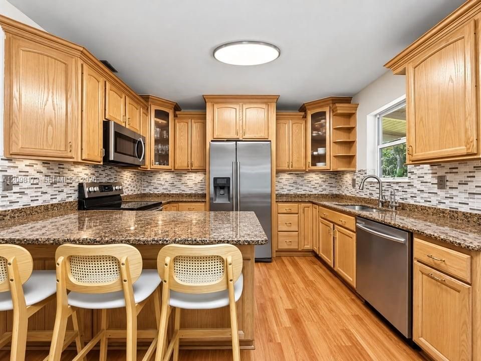 For Sale: $979,000 (3 beds, 2 baths, 1599 Square Feet)