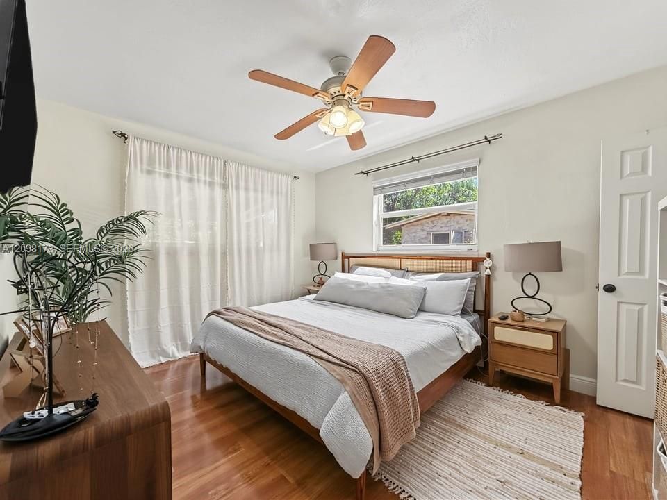 For Sale: $979,000 (3 beds, 2 baths, 1599 Square Feet)