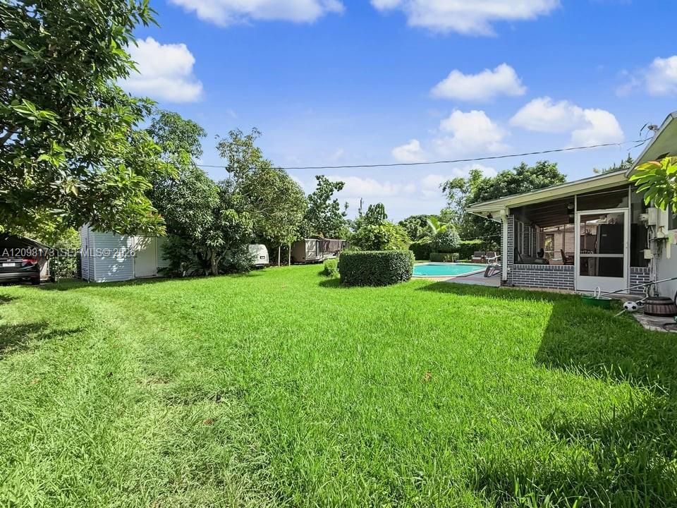 For Sale: $979,000 (3 beds, 2 baths, 1599 Square Feet)