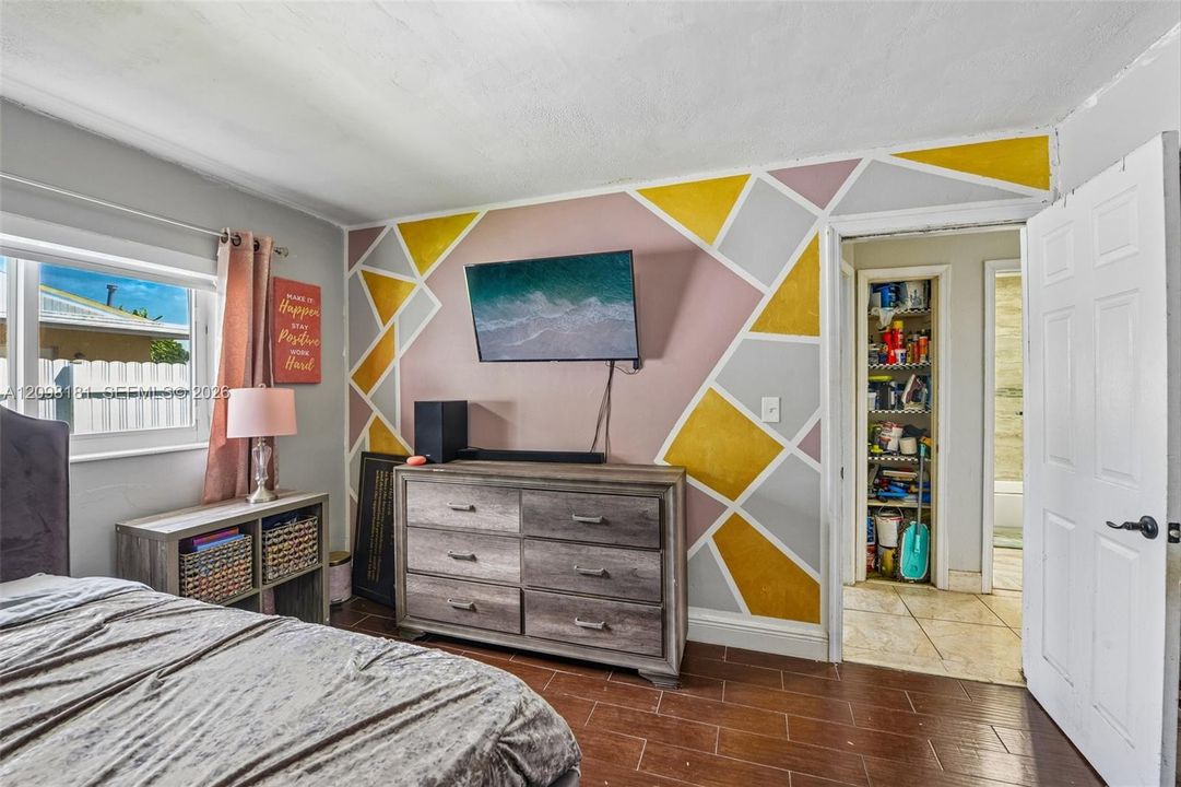 For Sale: $639,999 (3 beds, 2 baths, 1718 Square Feet)