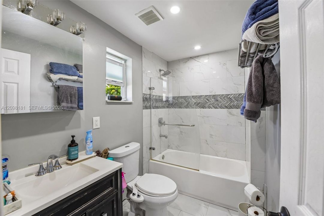 For Sale: $639,999 (3 beds, 2 baths, 1718 Square Feet)