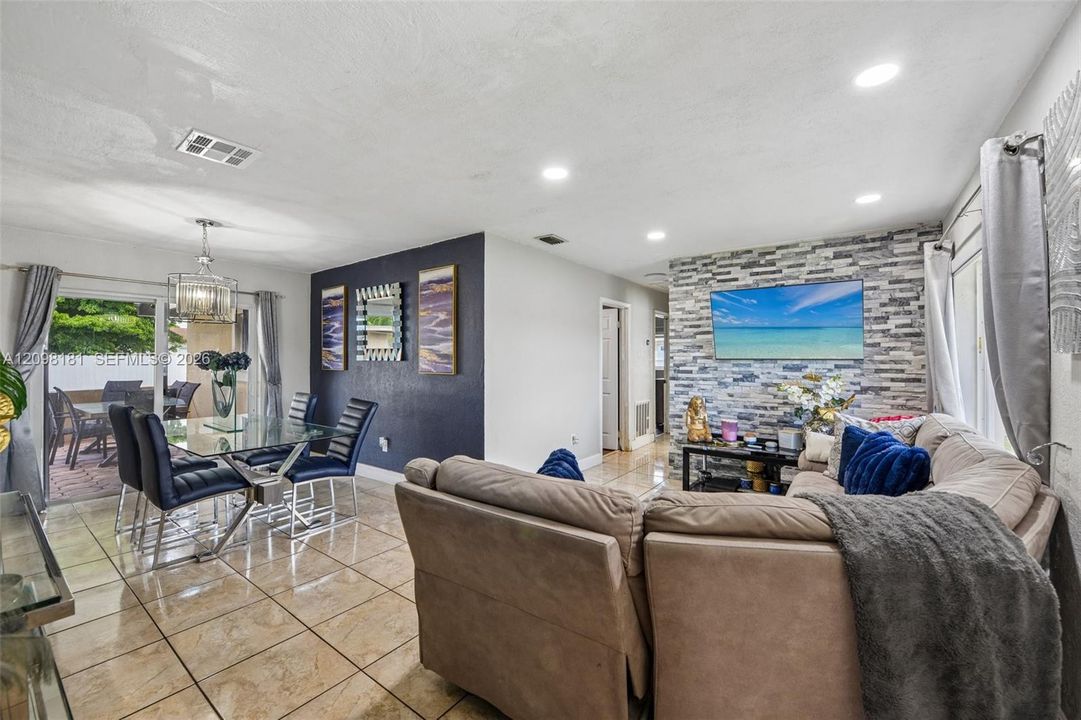 For Sale: $639,999 (3 beds, 2 baths, 1718 Square Feet)