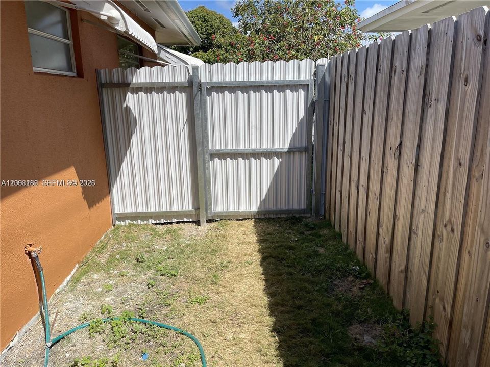 For Rent: $1,500 (1 beds, 1 baths, 1860 Square Feet)
