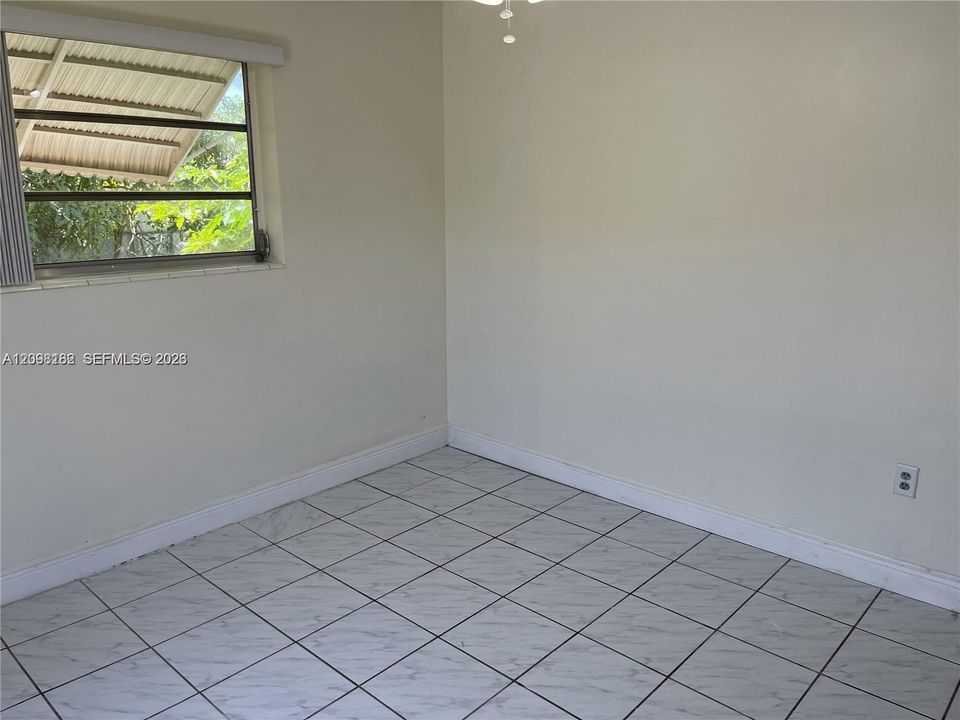 For Rent: $1,500 (1 beds, 1 baths, 1860 Square Feet)