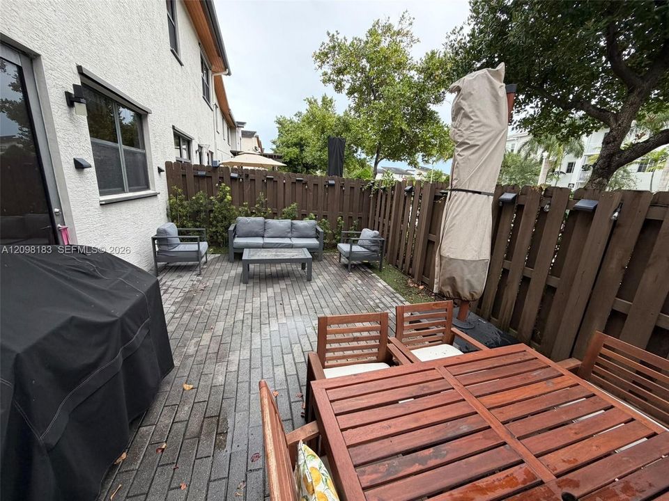 For Sale: $840,000 (3 beds, 2 baths, 2100 Square Feet)