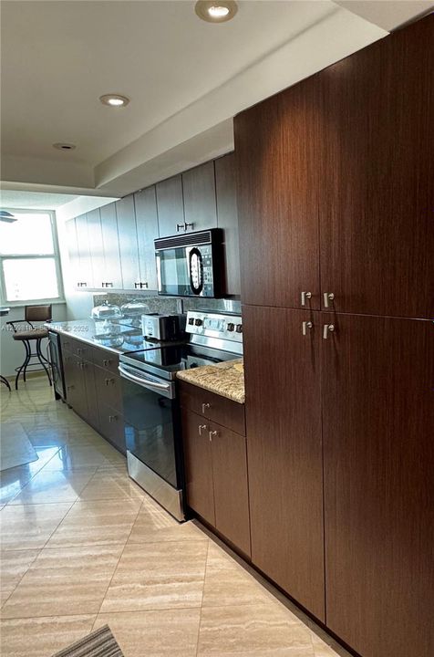 На продажу: $375,000 (2 спален, 2 ванн, 1420 Квадратных фут)