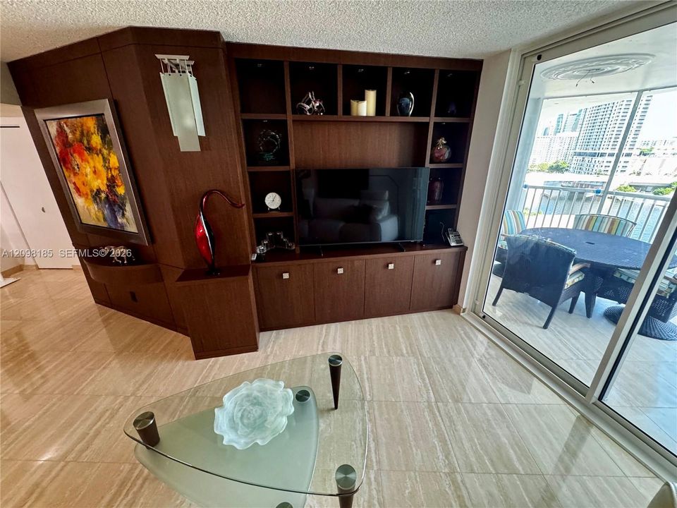 На продажу: $375,000 (2 спален, 2 ванн, 1420 Квадратных фут)